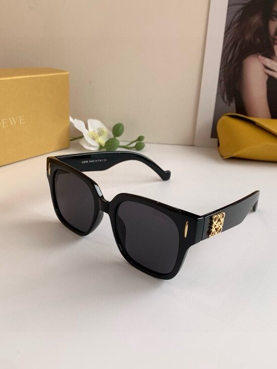 ✅NWT Authentic Loewe Sunglasses main image 4
